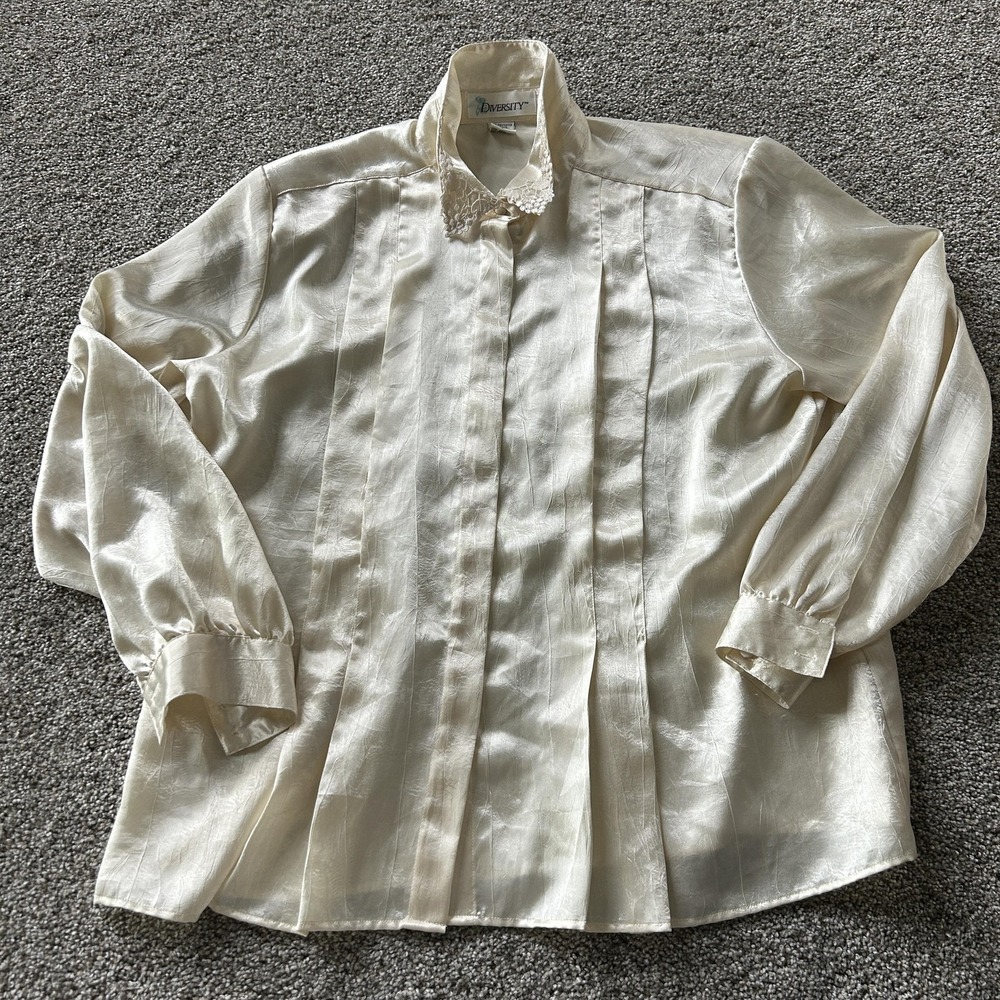 Vintage Diversity Blouse Womens 18 White Satin Pleated Button Front Lace Collar